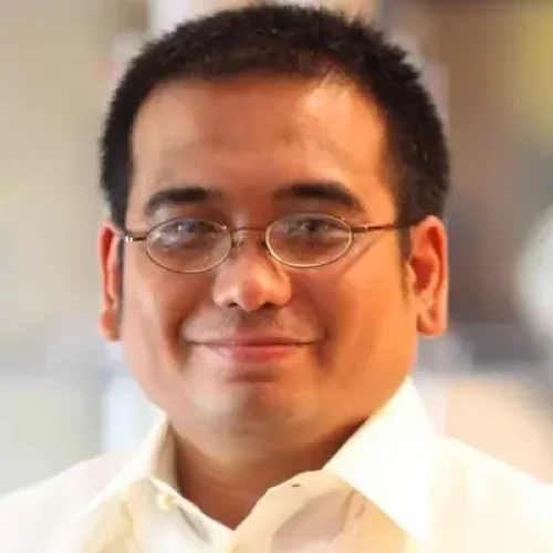 A picture of Bob Reyes one of the Top 10 Tech Journalists in the Philippines You Should Follow 